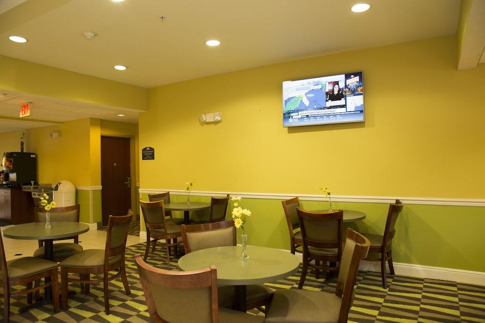 Microtel Inn & Suites By Wyndham פנמה סיטי מראה חיצוני תמונה